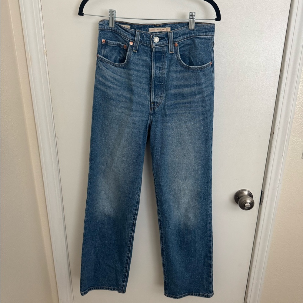 Levi's Premium Medium Blue Ribcage Straight Ankle Jeans